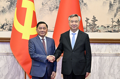 李希同越共中央政治局委員、中央書記處書記、中央檢查委員會主任陳錦繡舉行會談