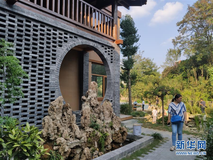 （走向我們的小康生活·圖文互動）（1）游客來了，小康近了——生態(tài)旅游引領湖北山區(qū)蝶變二三事